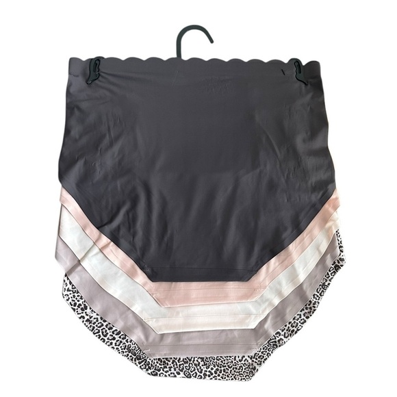 Marilyn Monroe 5-PK No-Show Panties - Picture 7 of 7